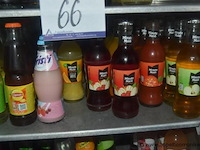 Diverse flessen frisdrank en sappen, o.a. coca-cola, fanta, lipton ice tea, minute maid - afbeelding 3 van  4