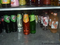 Diverse flessen frisdrank en sappen, o.a. coca-cola, fanta, lipton ice tea, minute maid - afbeelding 4 van  4