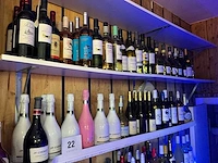 Diverse flessen wijn (225x)