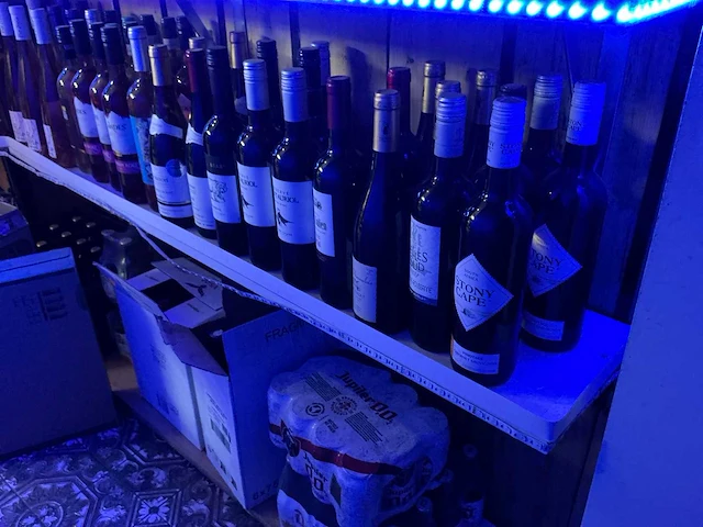 Diverse flessen wijn (225x) - afbeelding 6 van  8