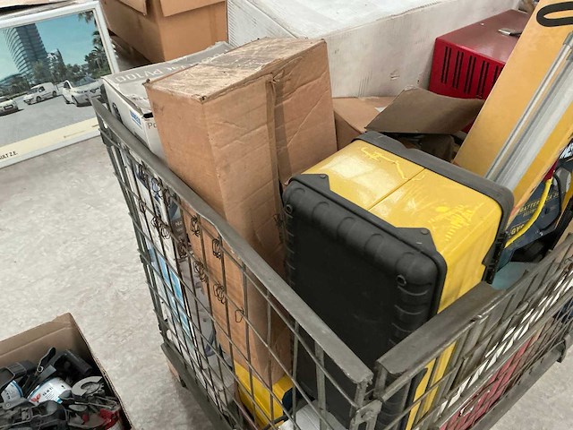 Diverse garagebenodigdheden - afbeelding 2 van  4