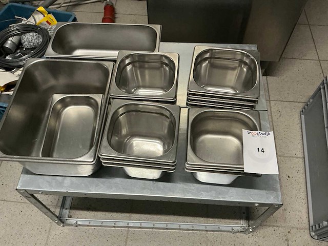 Diverse gastronormbakken (15x) - afbeelding 1 van  6
