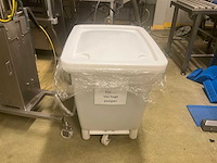 Diverse gedemonteerde rvs onderdelen van pompen - afbeelding 3 van  11