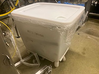 Diverse gedemonteerde rvs onderdelen van pompen - afbeelding 4 van  11