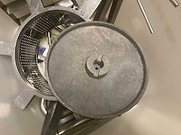 Diverse gedemonteerde rvs onderdelen van pompen - afbeelding 7 van  11