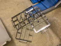 Diverse gedemonteerde rvs onderdelen van pompen - afbeelding 11 van  11