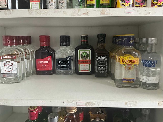 Diverse geestrijke dranken (155x) - afbeelding 2 van  4