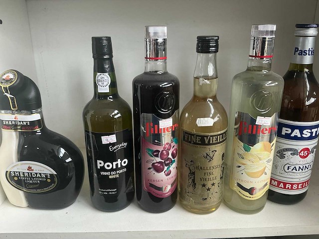 Diverse geestrijke dranken (211x) - afbeelding 8 van  13