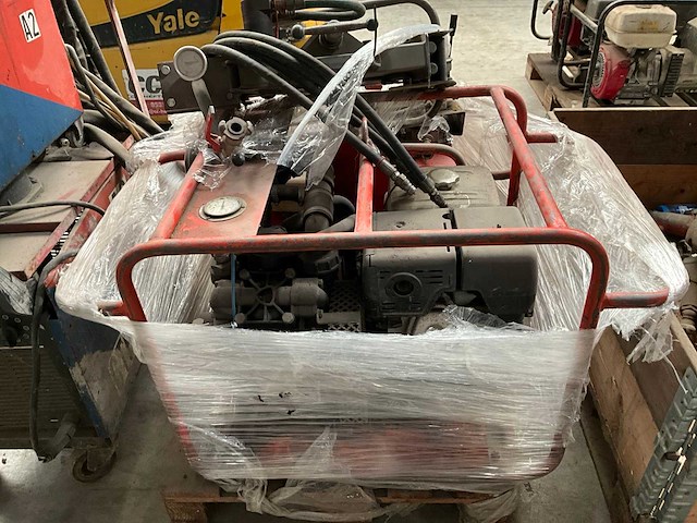 Diverse generatoren (2x) - afbeelding 1 van  4