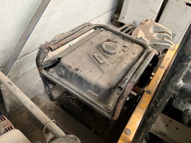 Diverse generatoren (defect) (16x) - afbeelding 17 van  20