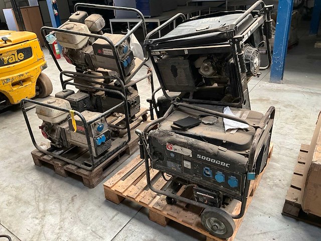 Diverse generatoren (defect) (16x) - afbeelding 18 van  20