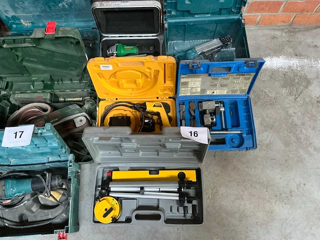 Diverse gereedschappen (5x) - afbeelding 1 van  7