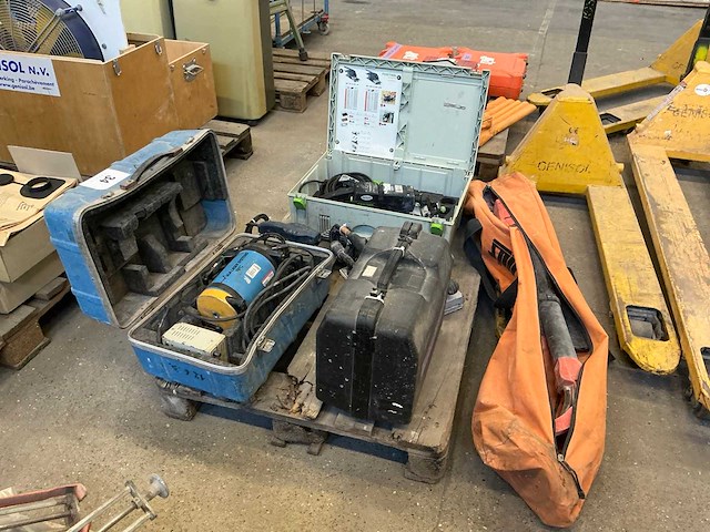 Diverse gereedschappen (7x) - afbeelding 1 van  9