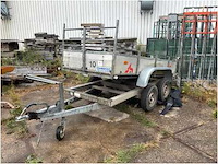 Diverse gereedschappen, aannemersmateriaal en diversen