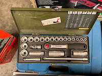 Diverse gereedschappen en accessoires - afbeelding 7 van  18