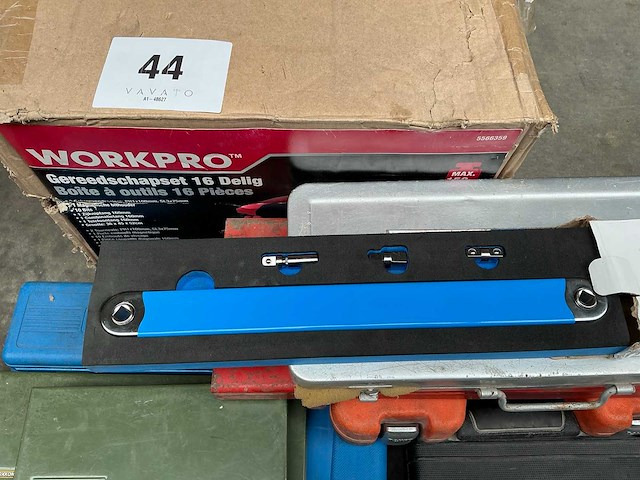 Diverse gereedschappen en accessoires - afbeelding 16 van  18