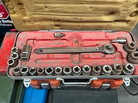 Diverse gereedschappen en accessoires - afbeelding 17 van  18
