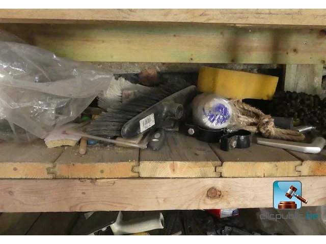 Diverse gereedschappen en ijzerwaren - afbeelding 3 van  20