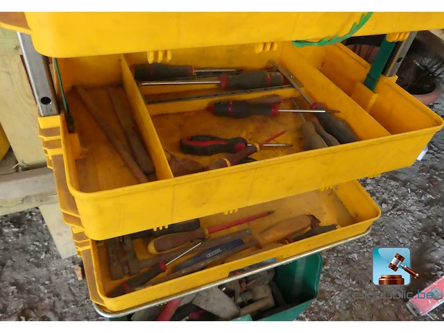 Diverse gereedschappen en ijzerwaren - afbeelding 8 van  20