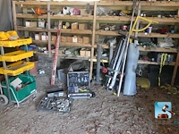 Diverse gereedschappen en ijzerwaren