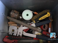 Diverse gereedschappen en schroeven - afbeelding 11 van  27