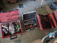 Diverse gereedschappen en schroeven