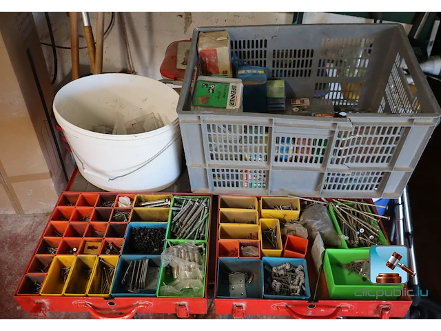 Diverse gereedschappen en schroeven - afbeelding 14 van  27