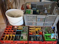 Diverse gereedschappen en schroeven - afbeelding 14 van  27