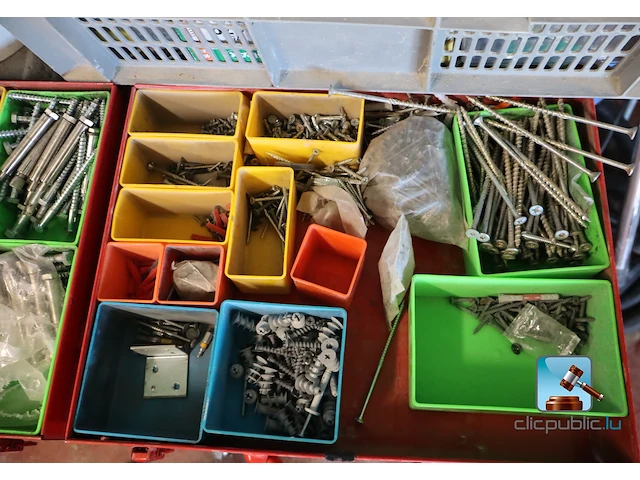 Diverse gereedschappen en schroeven - afbeelding 16 van  27