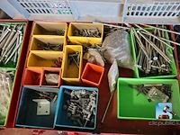 Diverse gereedschappen en schroeven - afbeelding 16 van  27