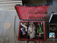 Diverse gereedschappen en schroeven - afbeelding 12 van  27