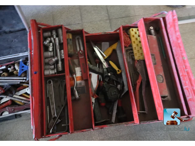 Diverse gereedschappen en schroeven - afbeelding 22 van  27