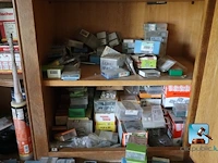 Diverse gereedschappen en schroeven - afbeelding 24 van  27