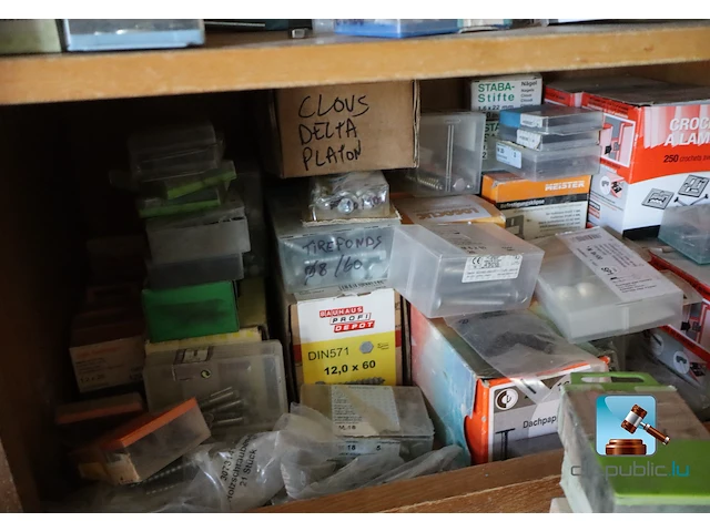 Diverse gereedschappen en schroeven - afbeelding 27 van  27