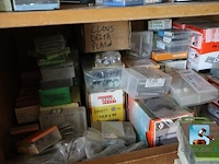 Diverse gereedschappen en schroeven - afbeelding 27 van  27
