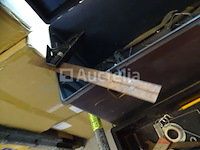 Diverse gereedschappen in een grote gereedschapsbak - afbeelding 10 van  15