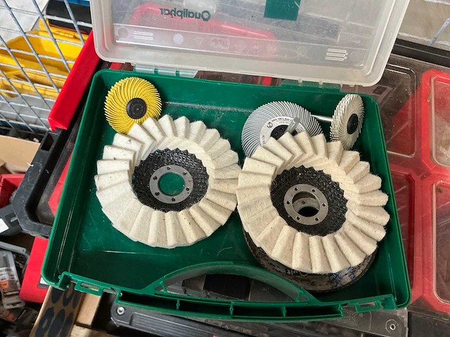 Diverse gereedschapskoffers met inhoud - afbeelding 2 van  7