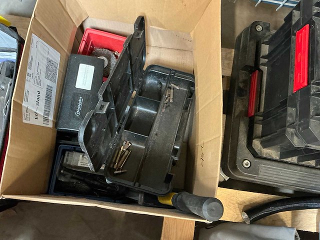 Diverse gereedschapskoffers met inhoud - afbeelding 5 van  7