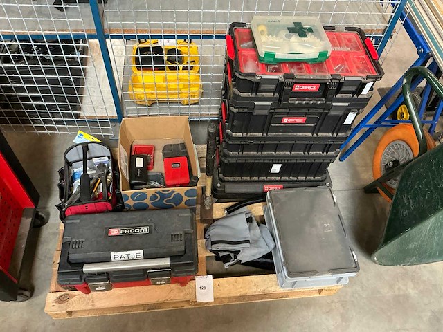 Diverse gereedschapskoffers met inhoud - afbeelding 1 van  7