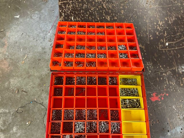 Diverse gereedschapskoffers - afbeelding 8 van  21