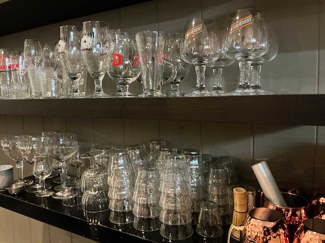 Diverse glazen (135x) - afbeelding 1 van  6