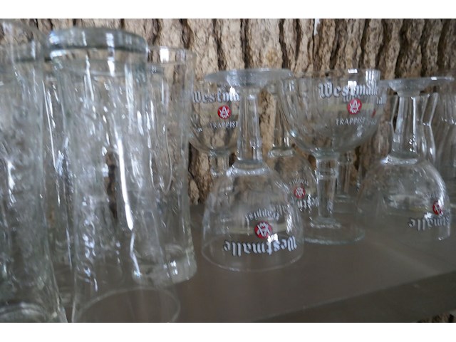 Diverse glazen en barmateriaal - afbeelding 1 van  10