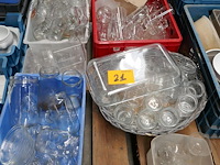 Diverse glazen en bokaaltjes - afbeelding 1 van  4