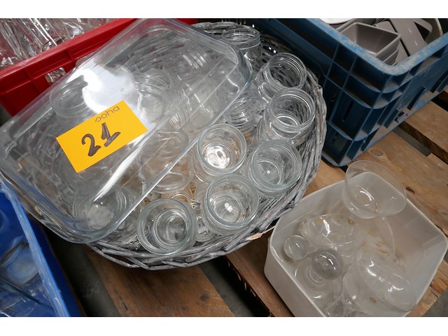 Diverse glazen en bokaaltjes - afbeelding 4 van  4