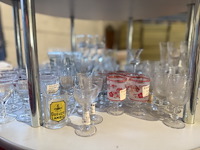 Diverse glazen en glaswerk - afbeelding 3 van  7