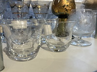 Diverse glazen en glaswerk - afbeelding 3 van  7