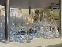 Diverse glazen en glaswerk - afbeelding 5 van  7