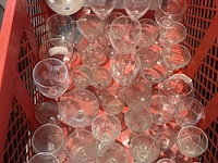 Diverse glazen en glaswerk - afbeelding 1 van  1