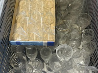 Diverse glazen en glaswerk - afbeelding 1 van  1