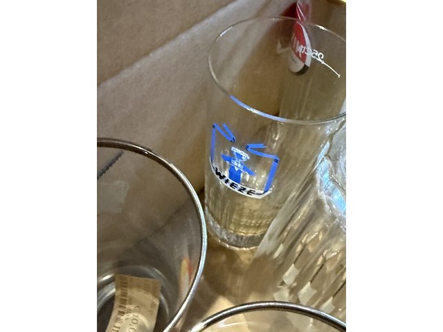 Diverse glazen en glaswerk - afbeelding 3 van  5